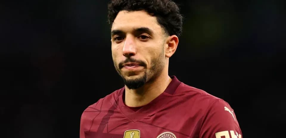 Futbolçu Manchester City formasında meydanda
