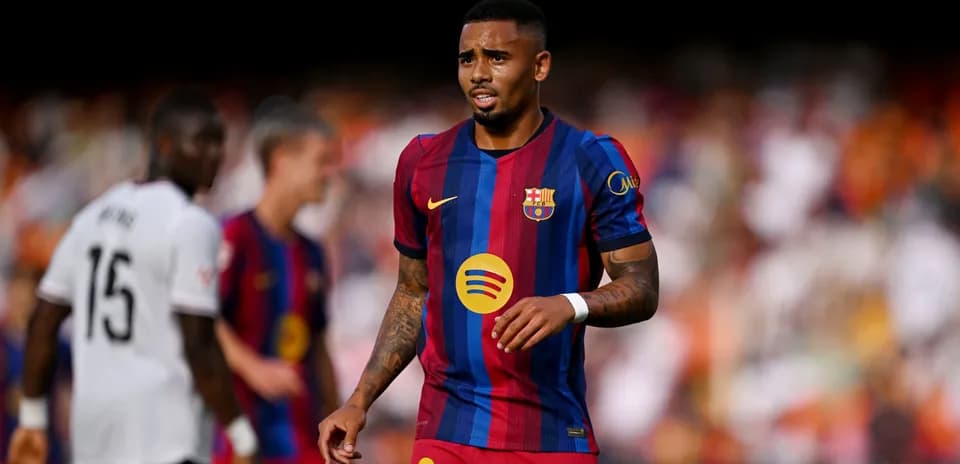 Futbolçu Barcelona formasında oyun zamanı