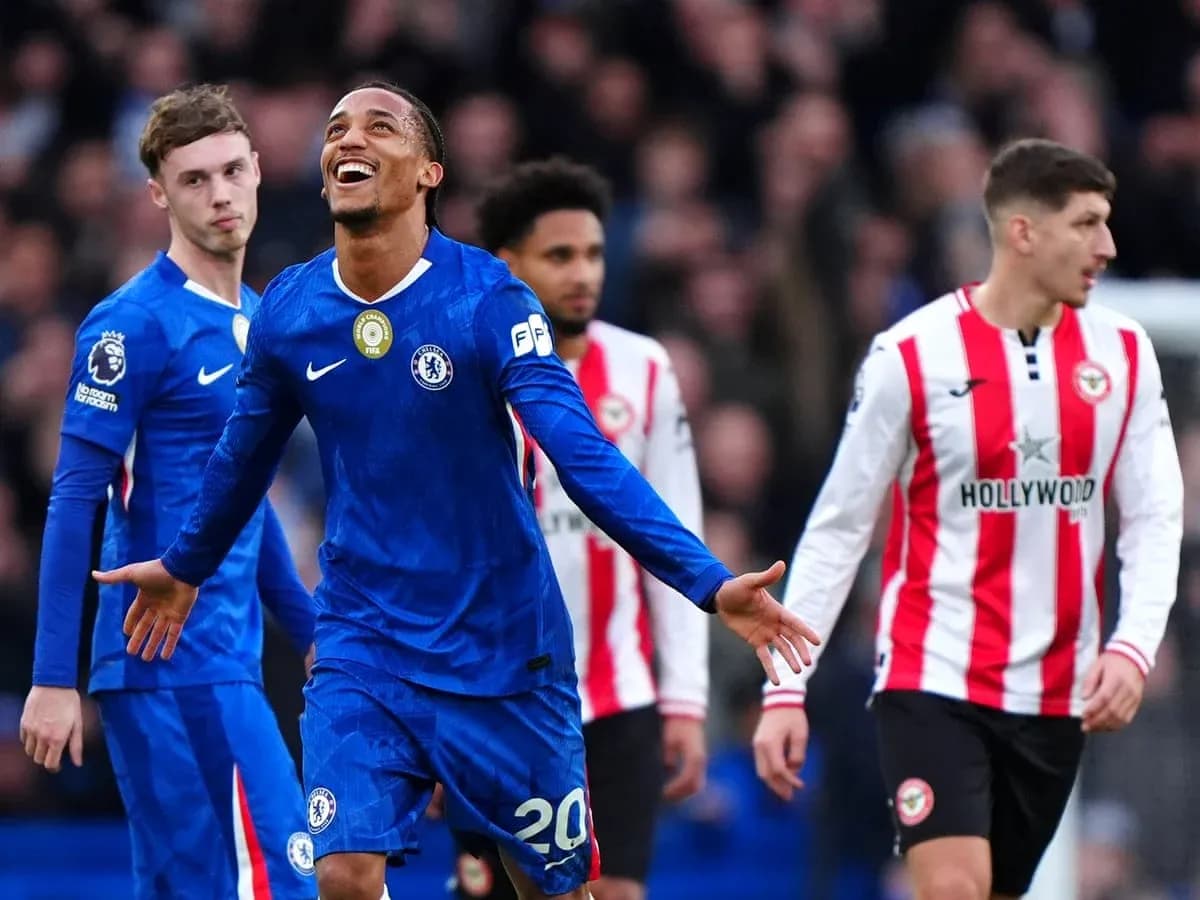 Brentford və Chelsea oyunçuları meydanda