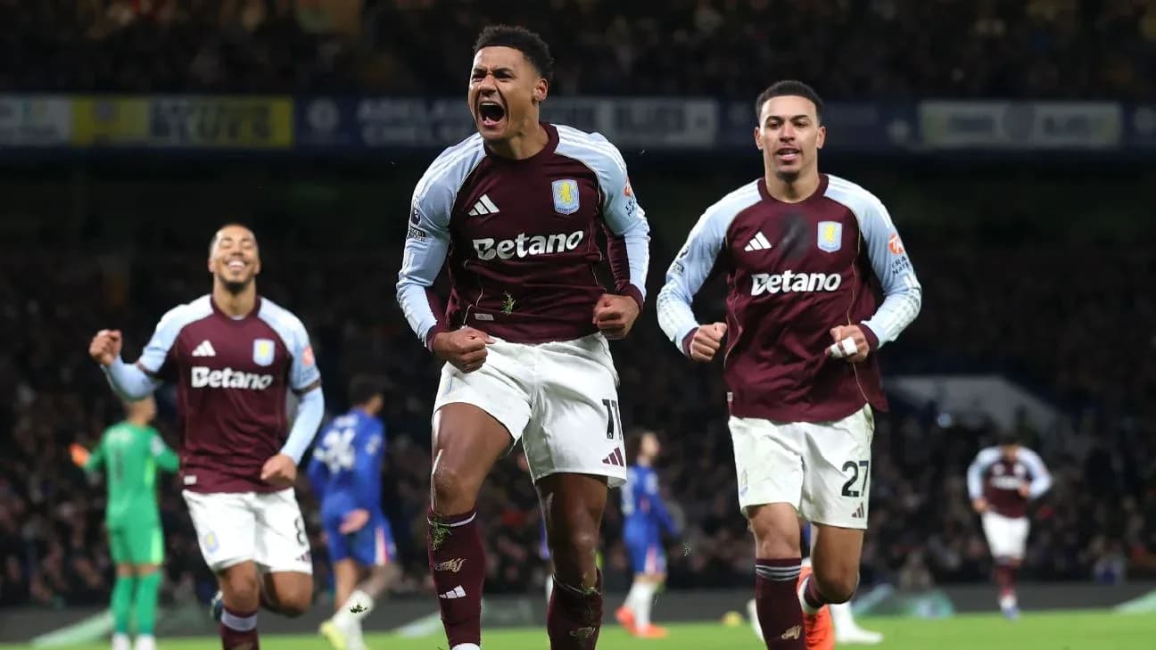 Aston Villa oyunçuları qələbə sevinci yaşayır