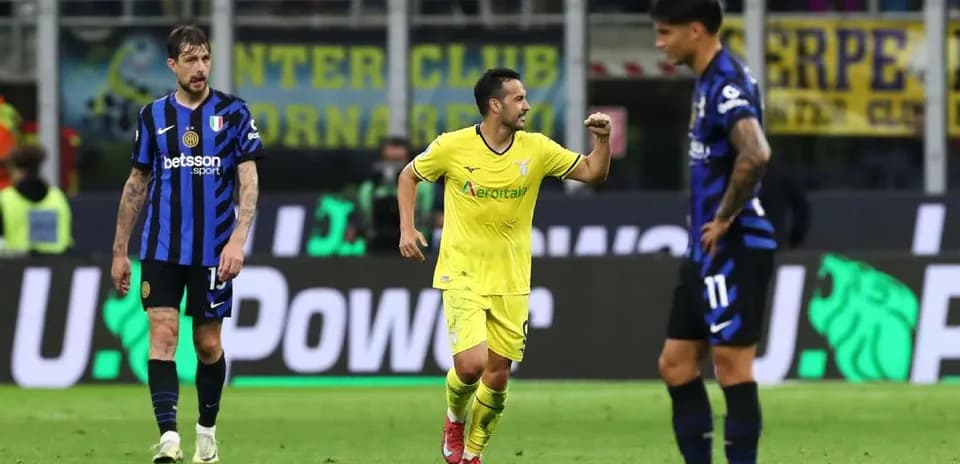 Lazio futbolçusu qolu qeyd edir