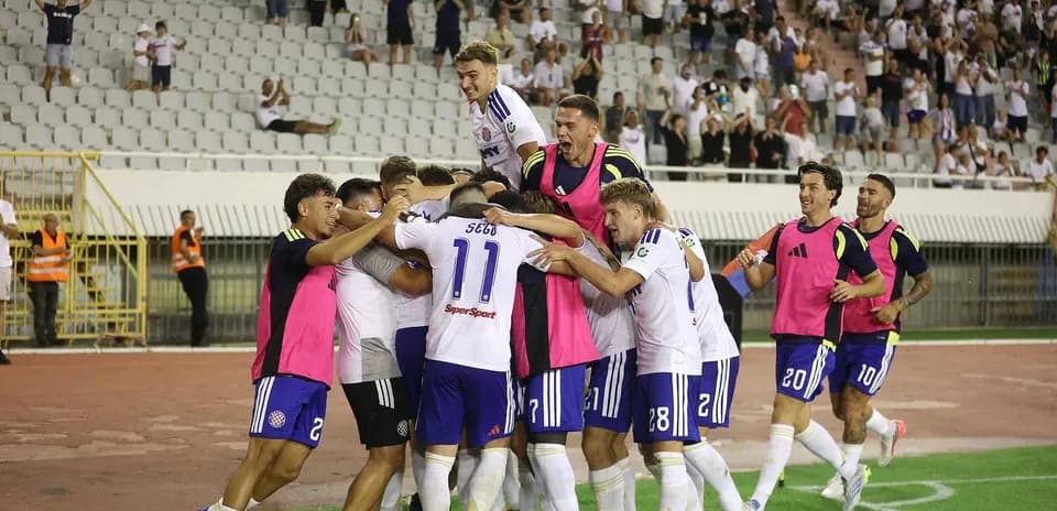 HNK Hajduk Split oyunçuları sevinir