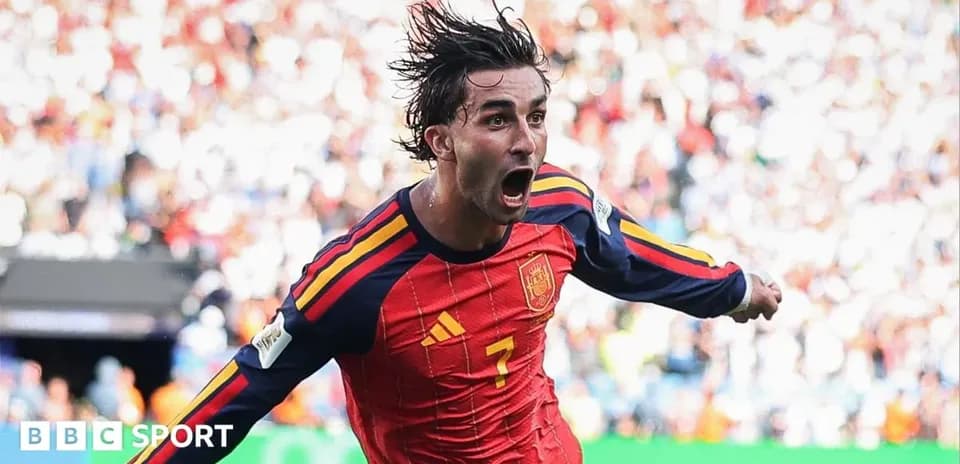 İspaniya futbolçusu qol vurduqdan sonra sevinir