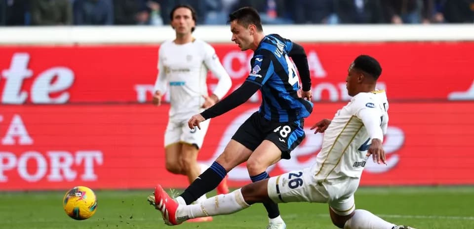 Cagliari və Atalanta matçında mübarizə