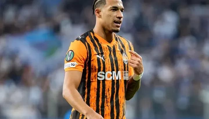 Futbolçu Shakhtar Donetsk formasında oyun zamanı