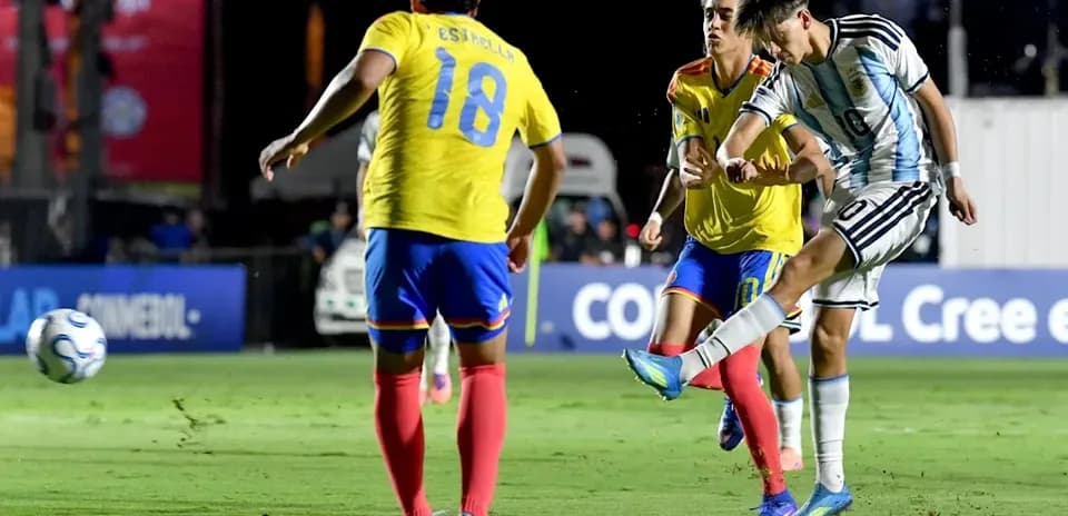Argentina player shooting while two opponents defend