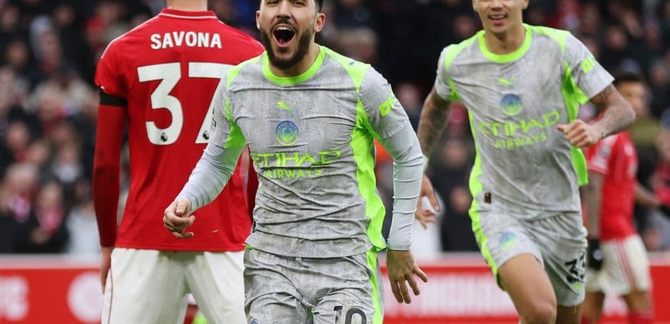 Manchester City oyunçusu sevinir