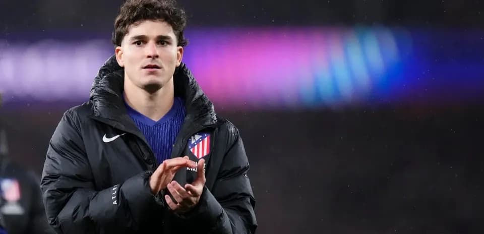 Atletiko Madrid oyunçusu alqışlayır