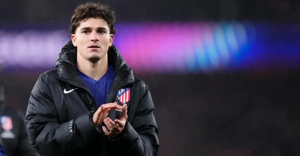 Atletiko Madrid oyunçusu alqışlayır