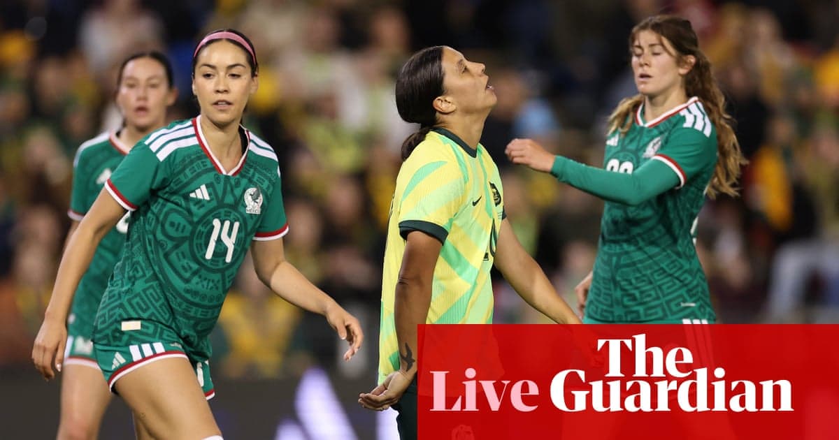 Players from Mexico and Australia during a match