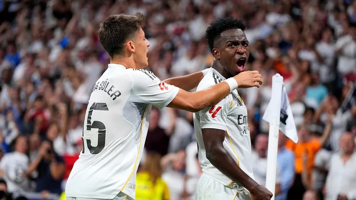 Real Madrid oyunçuları qol sevinci yaşayır