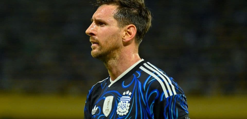 Lionel Messi in Argentina jersey during match