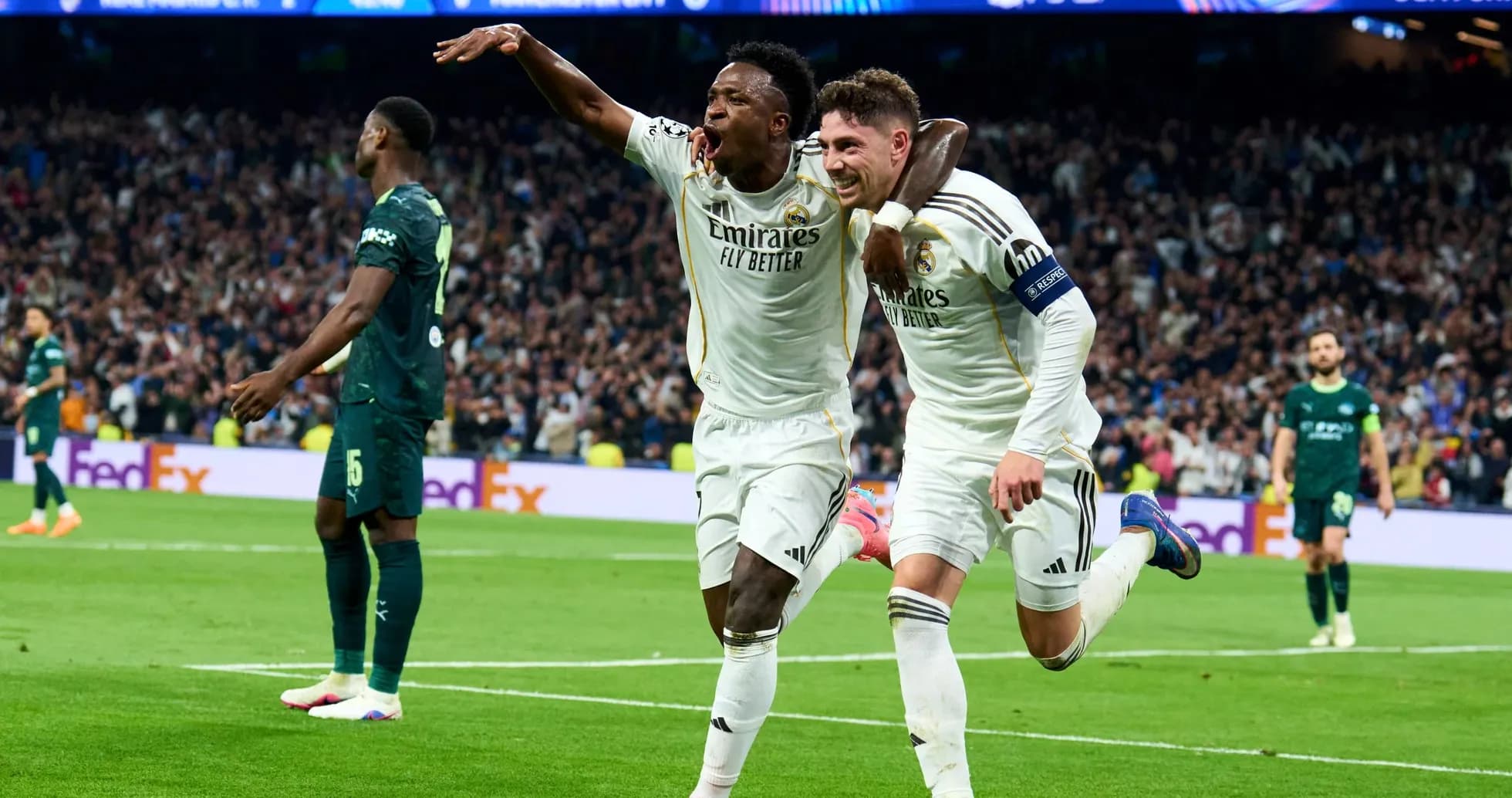 Real Madrid oyunçuları qolu qeyd edirlər