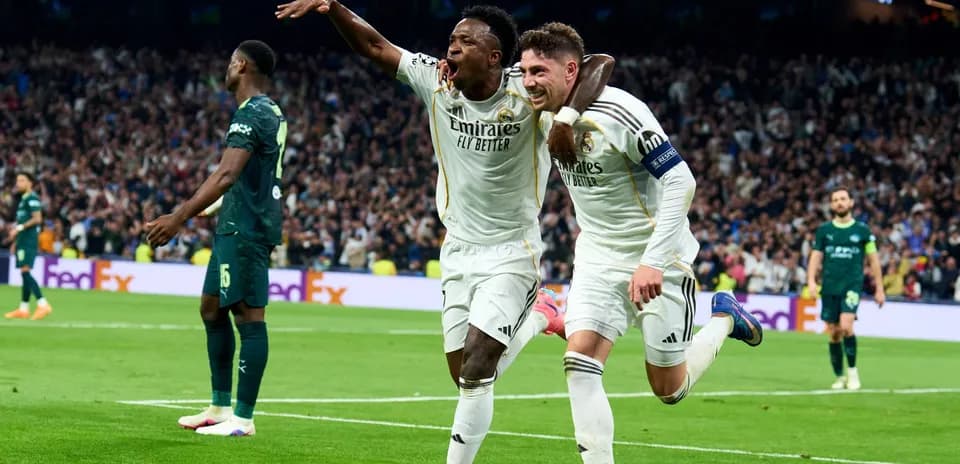 Real Madrid oyunçuları qolu qeyd edirlər