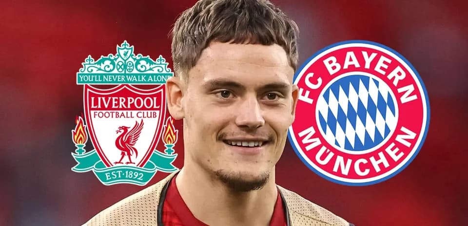Futbolçu, Liverpool və Bayern Münhen loqotipləri arxasında