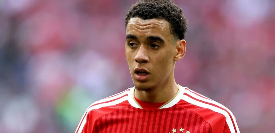 Bayern Munich player in red jersey during match