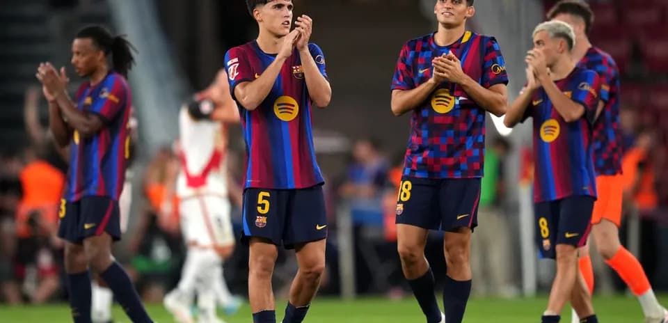 Barcelona futbolçuları alqışlayır