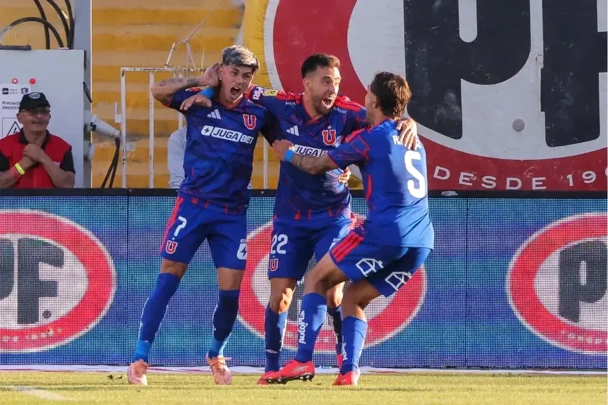 Universidad de Concepcion futbolçuları sevinir
