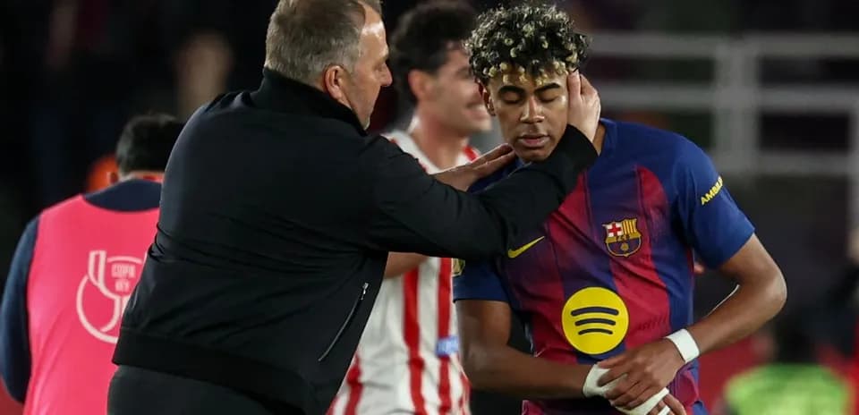Barcelona coach discussing with player during match