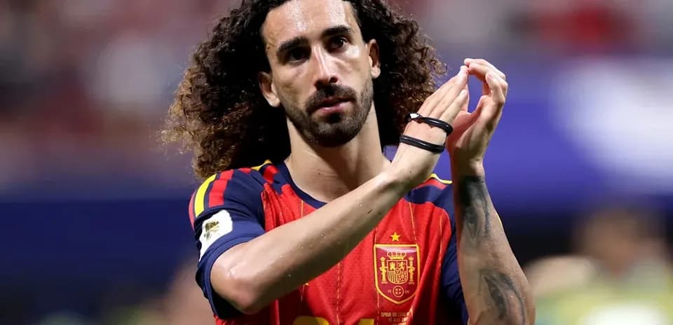 Futbolçu İspaniya millisinin formasını geyinib