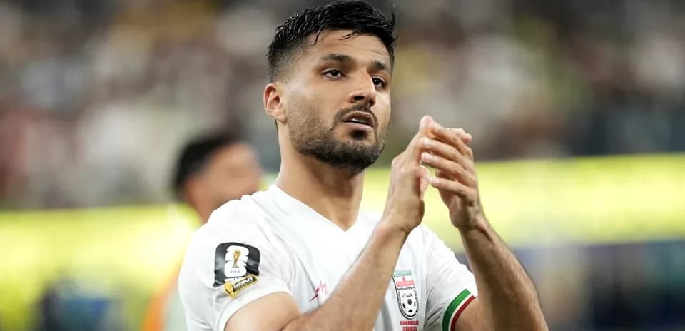 Futbolçunun oyun sonrası tərəfdarları alqışlaması