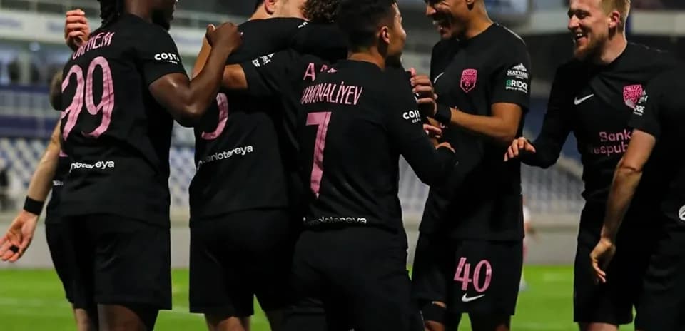 Sabah FA futbolçuları qolu qeyd edirlər