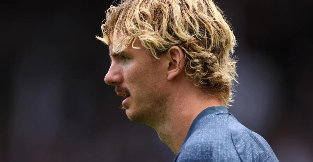 Football player in profile during match preparation