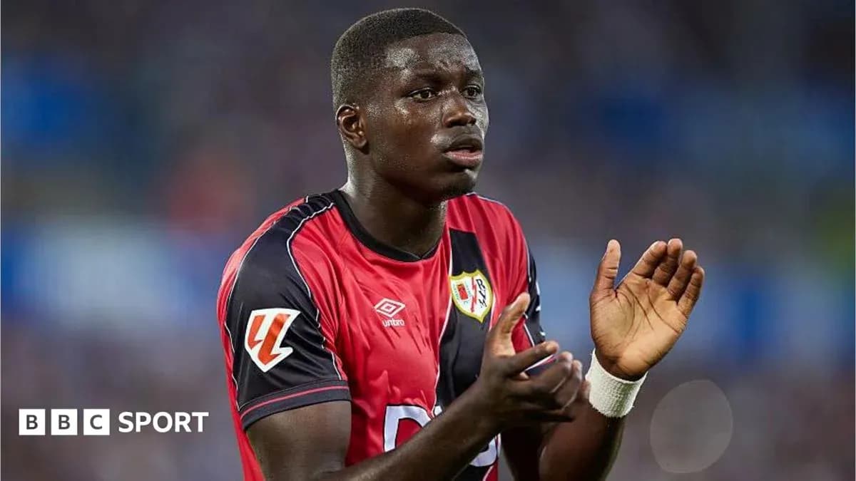 Futbolçu alqış edir, Rayo Vallecano formasında