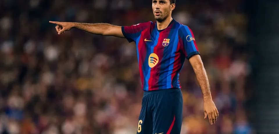 Barcelona oyunçusu meydanda göstəriş verir