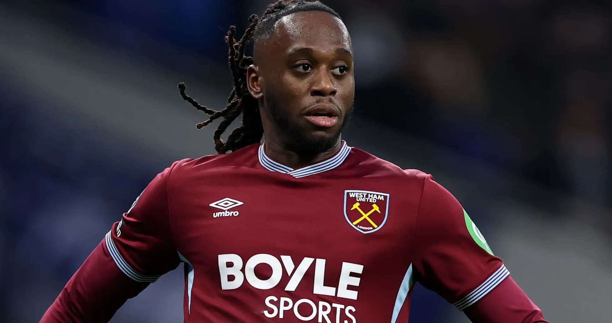 Futbolçu West Ham United formasında sahədə