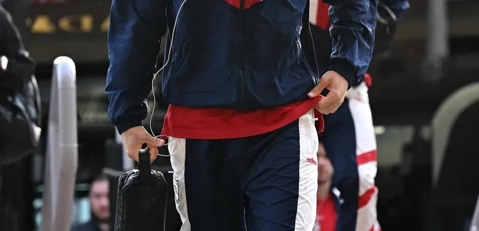 Player in training gear arriving at venue