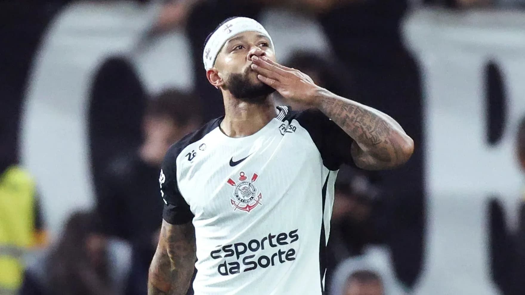 Futbolçu qol vurduqdan sonra öpüş göndərir