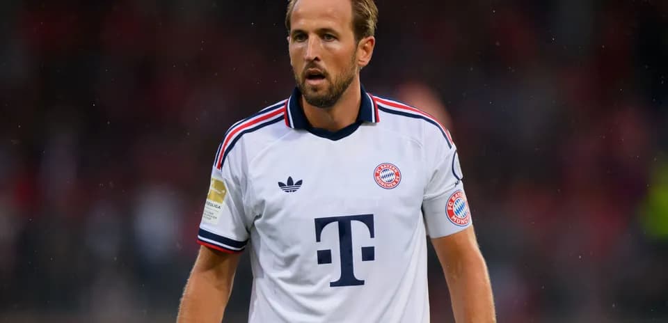 Futbolçu Bayern Münhen formasında oyun sahasında