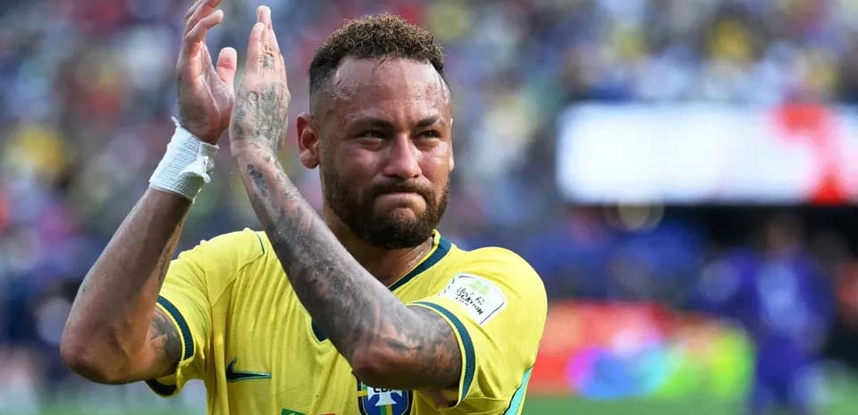 Futbolçu Neymar Braziliya yığmasının formasında