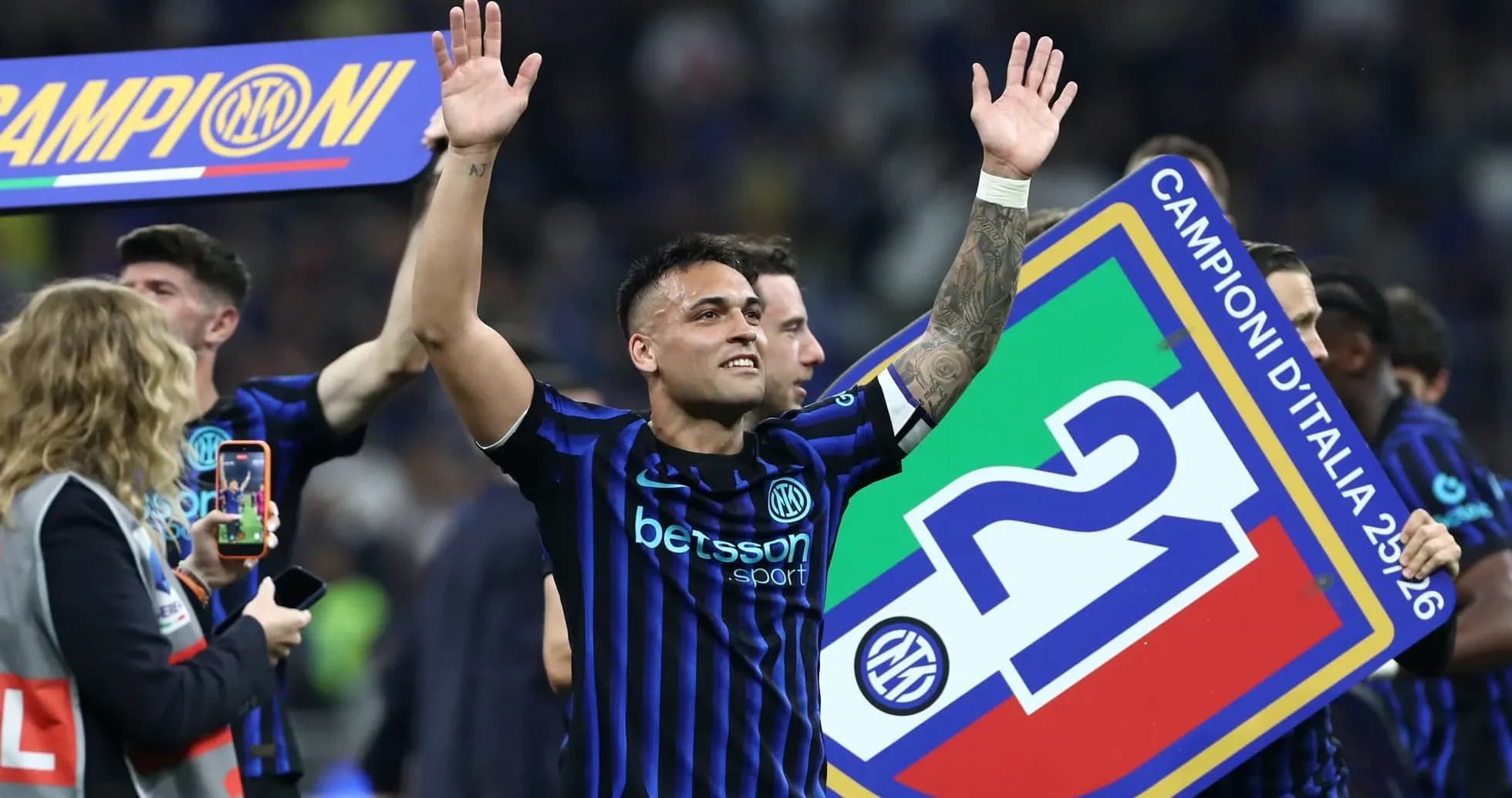 Lautaro Martínez celebrating with championship banner