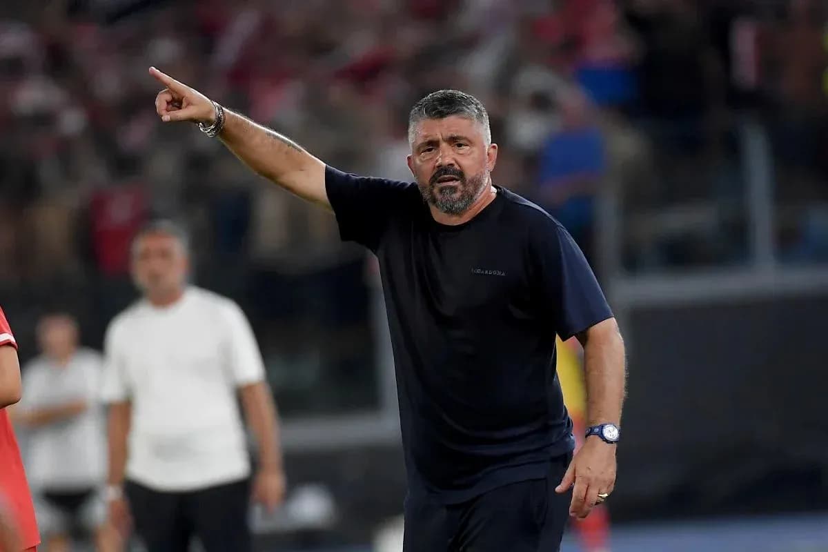 Məşqçi oyun zamanı komandasına istiqamət verir