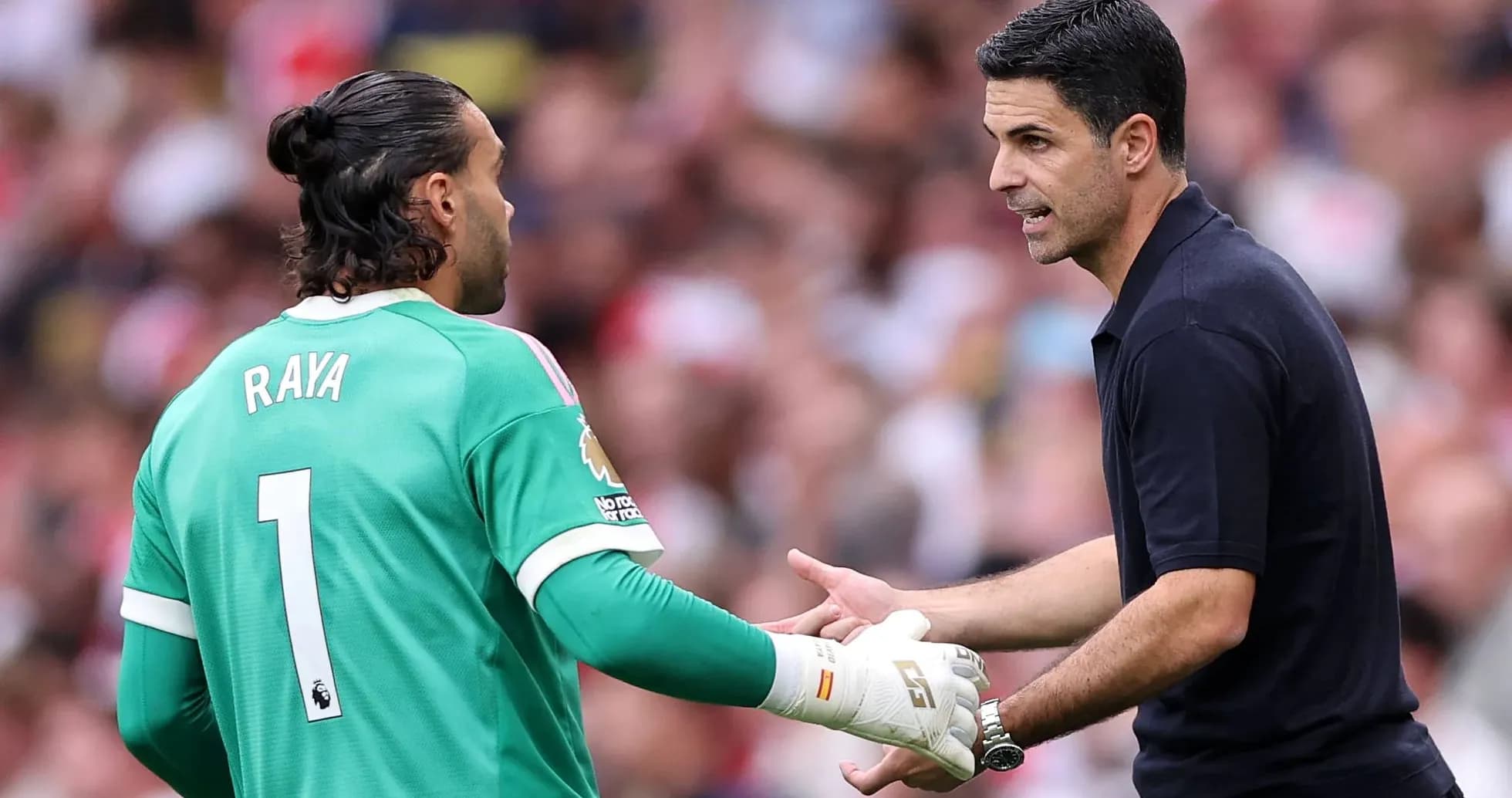 Goalkeeper Raya and manager discussing during match