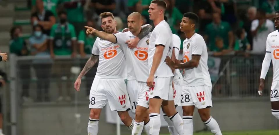 Lille futbolçuları qol sevinci yaşayır