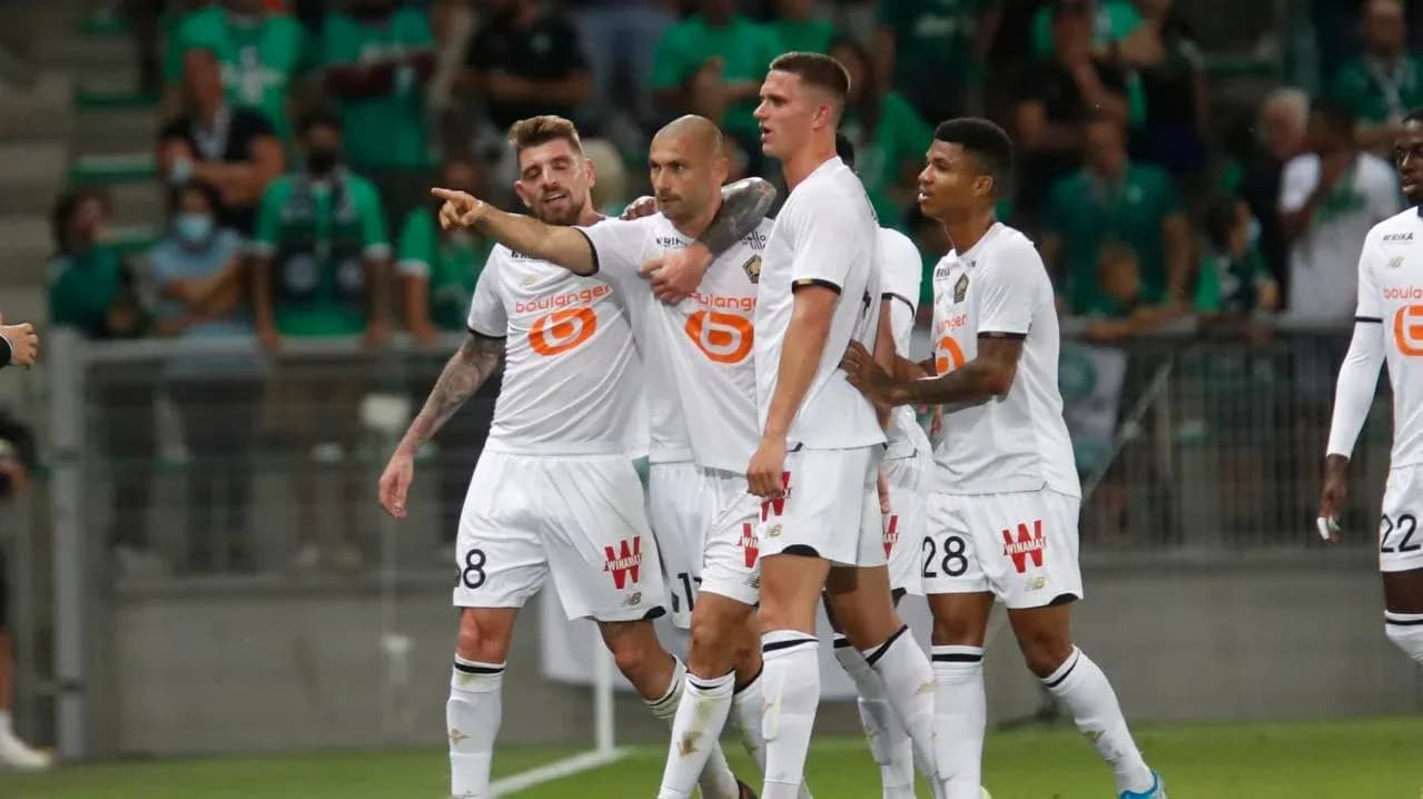 Lille futbolçuları qol sevinci yaşayır