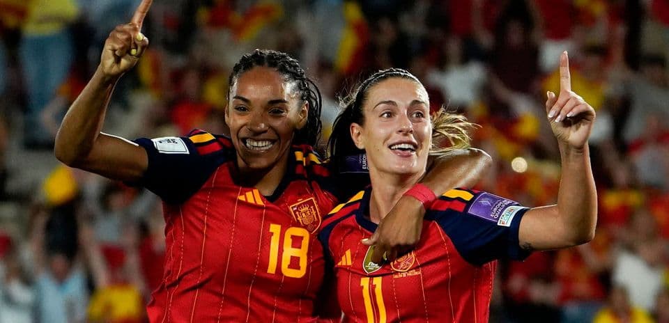 İki İspan futbolçunun qələbə sevincini paylaşması