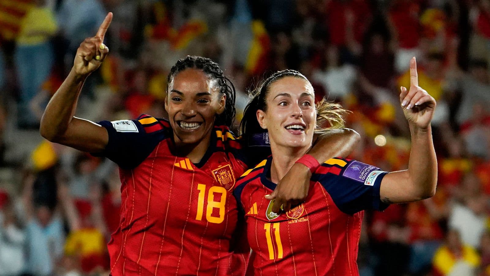 İki İspan futbolçunun qələbə sevincini paylaşması