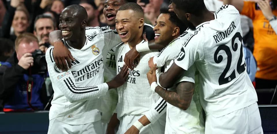 Real Madrid futbolçuları sevinir