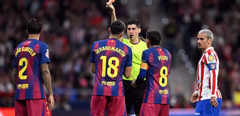 Referee showing red card to Barcelona player