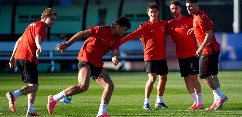 Türkiyə futbol komandası məşq zamanı