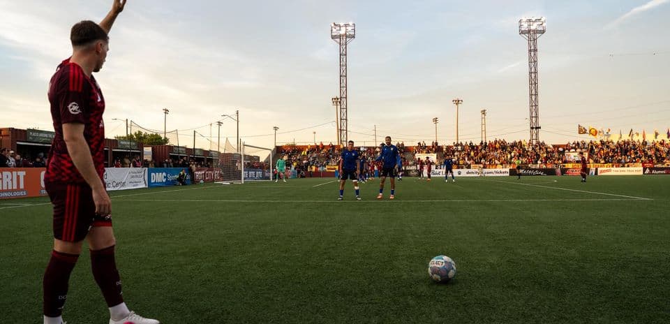 Futbol matçında oyunçuların hazırlığı