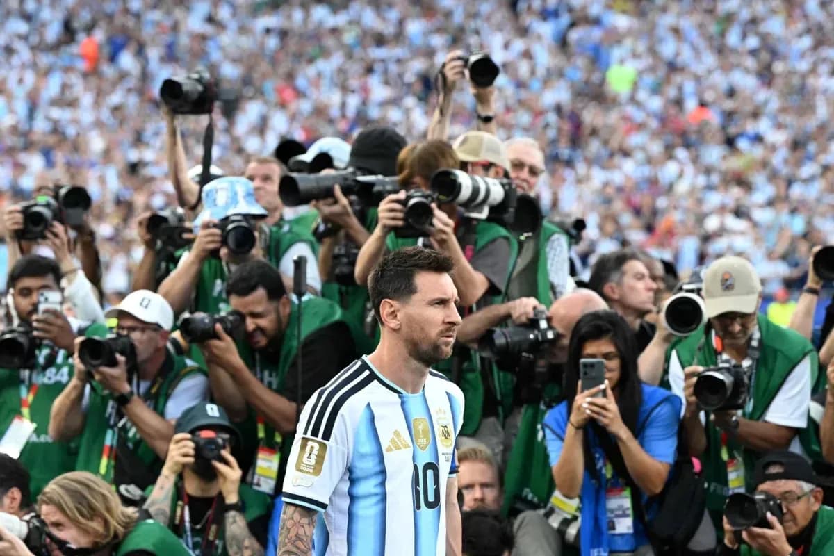 Lionel Messi surrounded by photographers at event