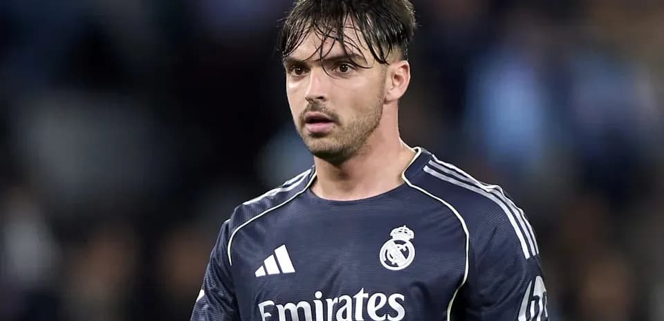 Futbolçu Real Madrid formasında oyunçudur