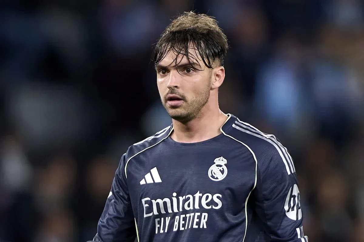 Futbolçu Real Madrid formasında oyunçudur