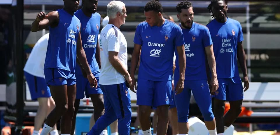 Fransa milli futbol komandası məşqdə bir arada
