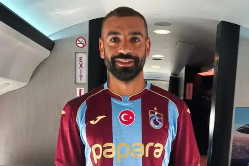Futbolçu təyyarədə Trabzonspor formasında